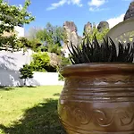 Sotiris Idyllic Garden House *