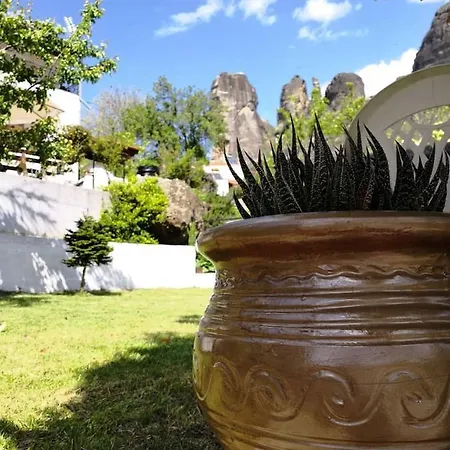 Sotiris Idyllic Garden House *