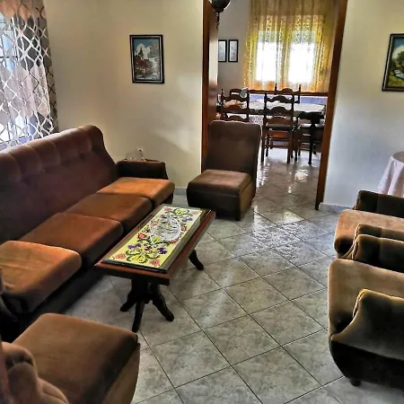 Sotiris Idyllic Garden House بيت للعطل *