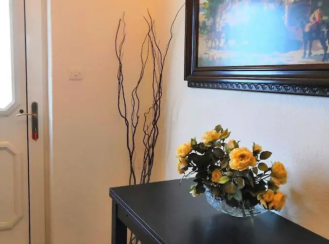 Sotiris Idyllic Garden House